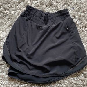 Lululemon Hottie got skirt size 2